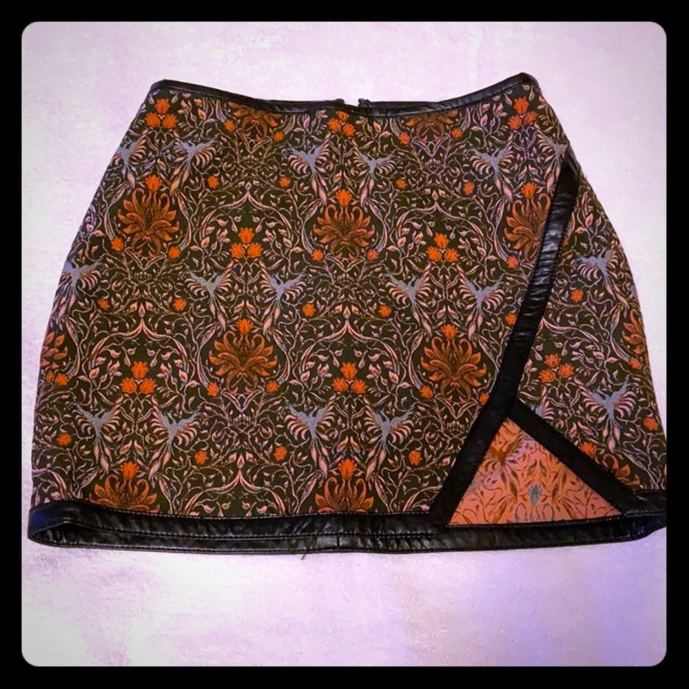 NWOT Express mid rise skirt faux leather trim 00